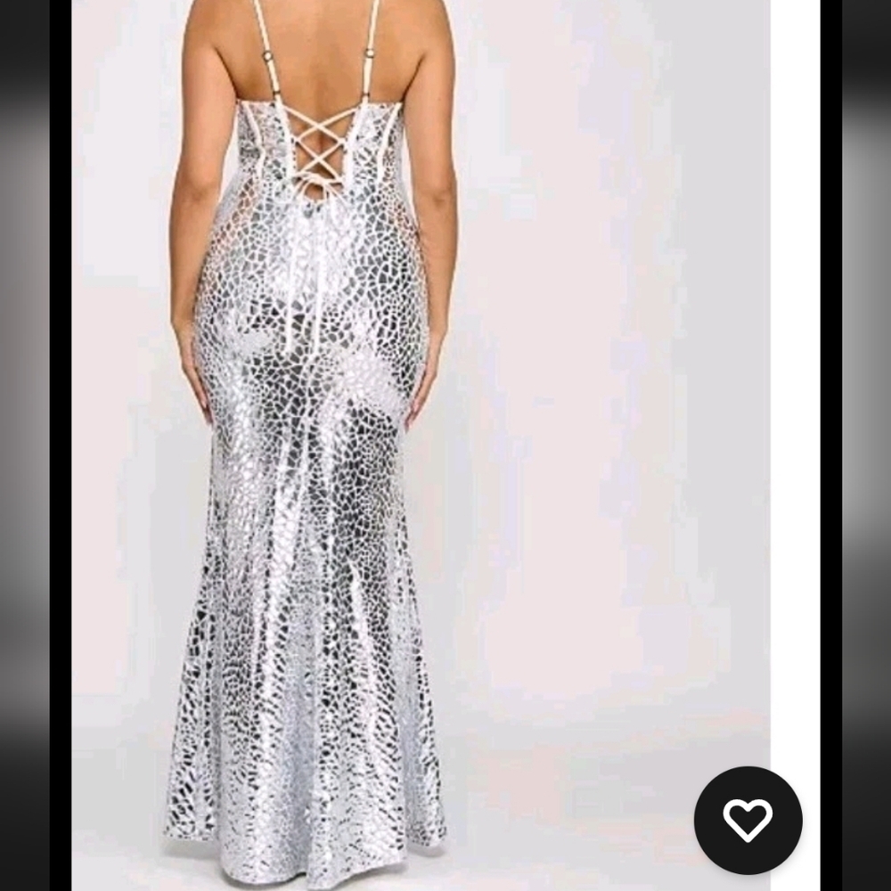 Morgan & Co Juniors' Metallic Print V-Neck Sleeveless Gown Sz 7 Silver Cocktail - Picture 2 of 16